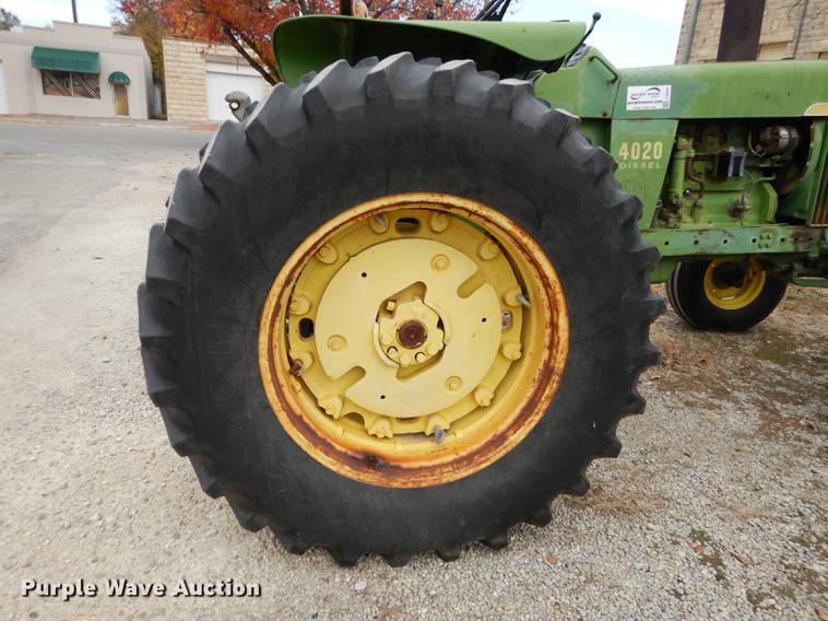 image for item J5649 1972 John Deere 4020 tractor