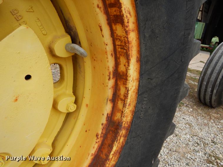 image for item J5649 1972 John Deere 4020 tractor