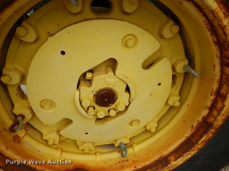 image for item J5649 1972 John Deere 4020 tractor