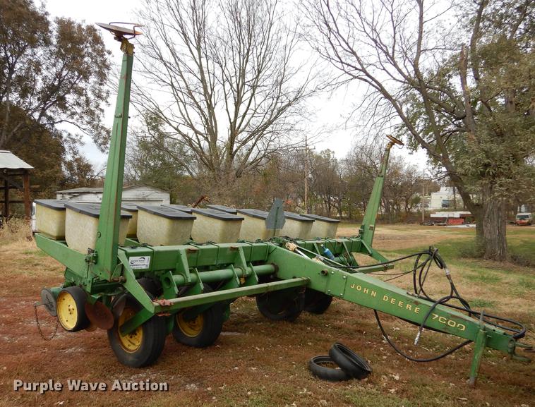 image for item J5650 John Deere P7000 planter