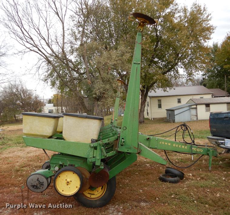 image for item J5650 John Deere P7000 planter