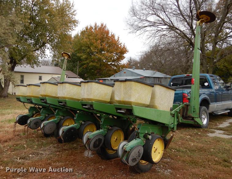 image for item J5650 John Deere P7000 planter