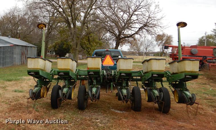 image for item J5650 John Deere P7000 planter