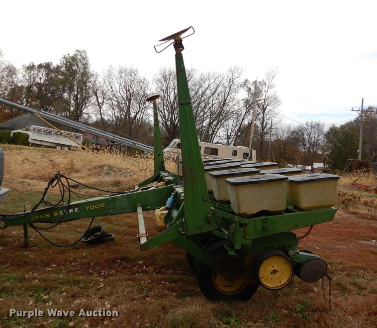 image for item J5650 John Deere P7000 planter