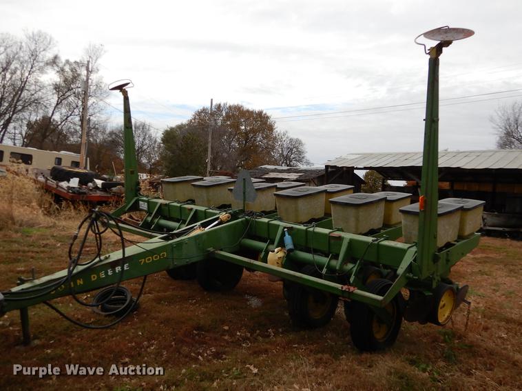 image for item J5650 John Deere P7000 planter