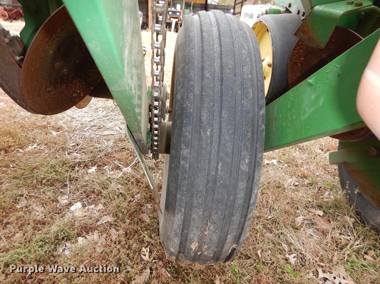 image for item J5650 John Deere P7000 planter