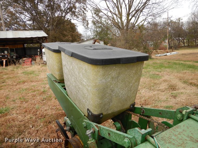 image for item J5650 John Deere P7000 planter