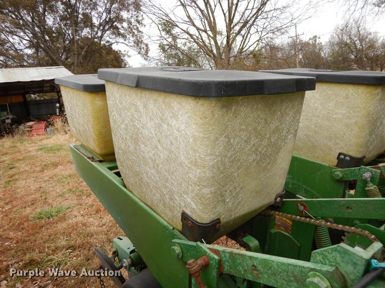 image for item J5650 John Deere P7000 planter