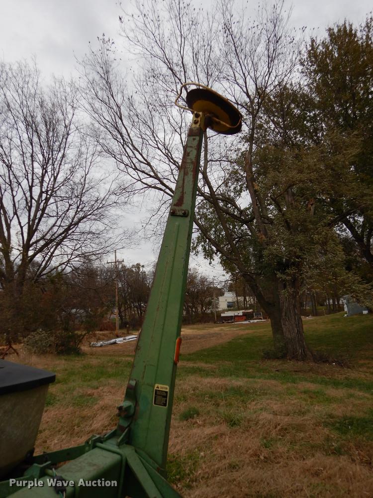 image for item J5650 John Deere P7000 planter