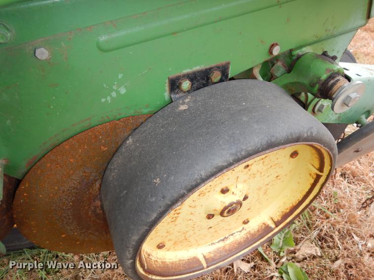 image for item J5650 John Deere P7000 planter