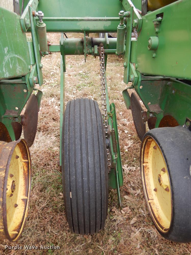 image for item J5650 John Deere P7000 planter