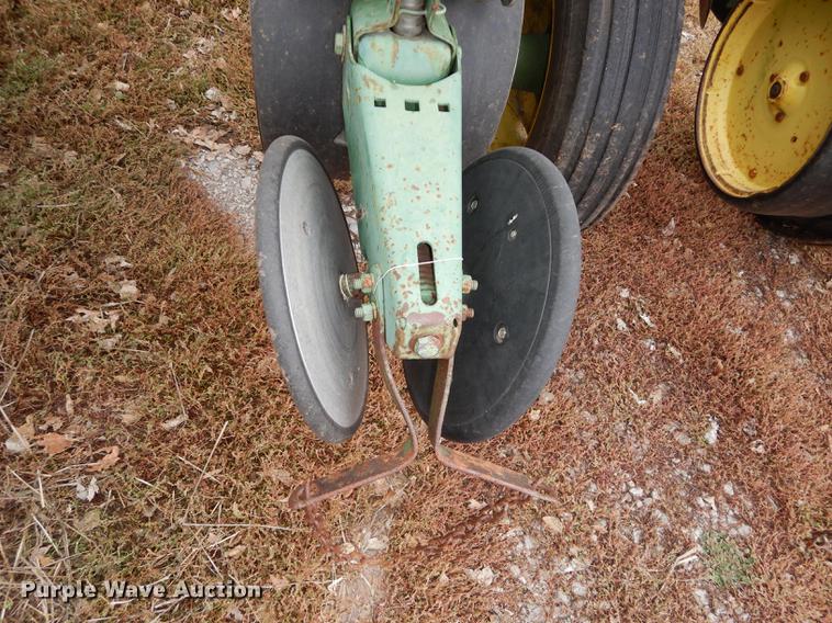 image for item J5650 John Deere P7000 planter