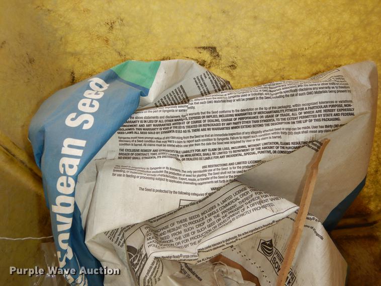 image for item J5650 John Deere P7000 planter