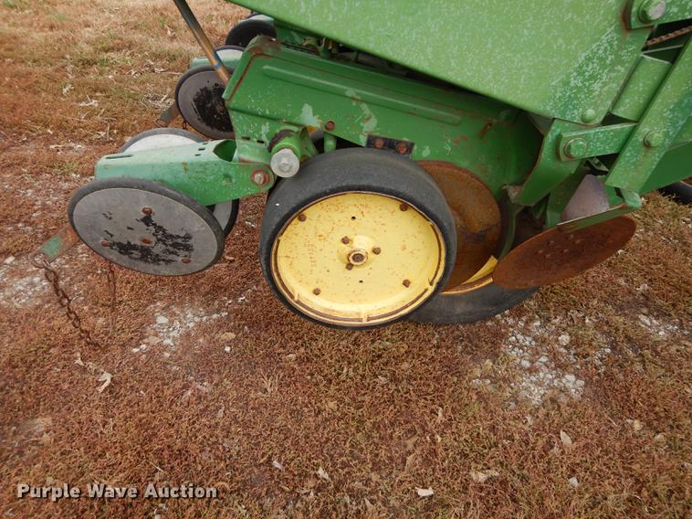 image for item J5650 John Deere P7000 planter