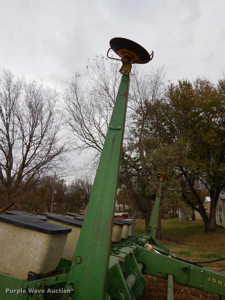 image for item J5650 John Deere P7000 planter