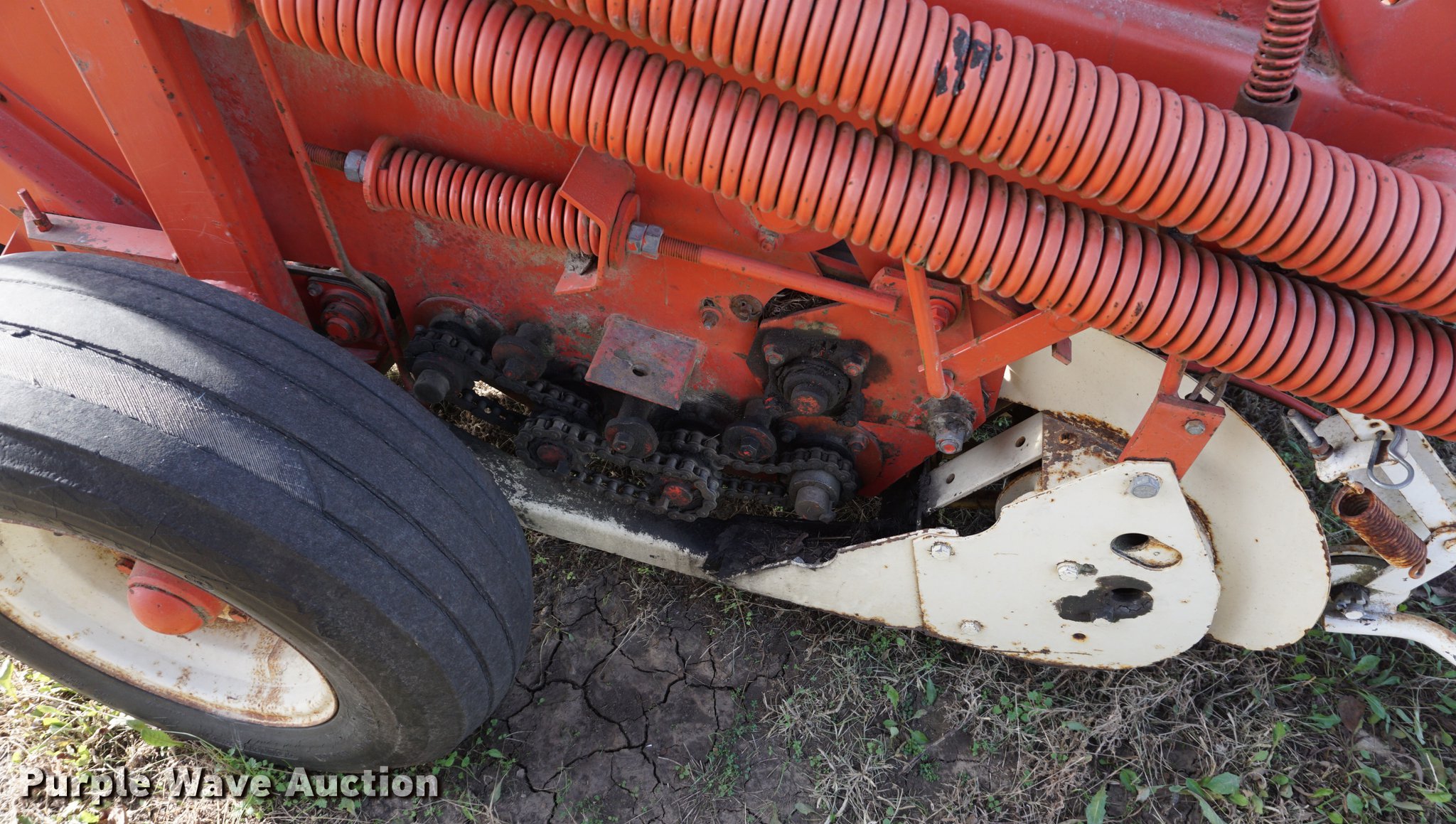 Hesston 5800 round baler in Colony, KS Item DA1438 sold Purple Wave