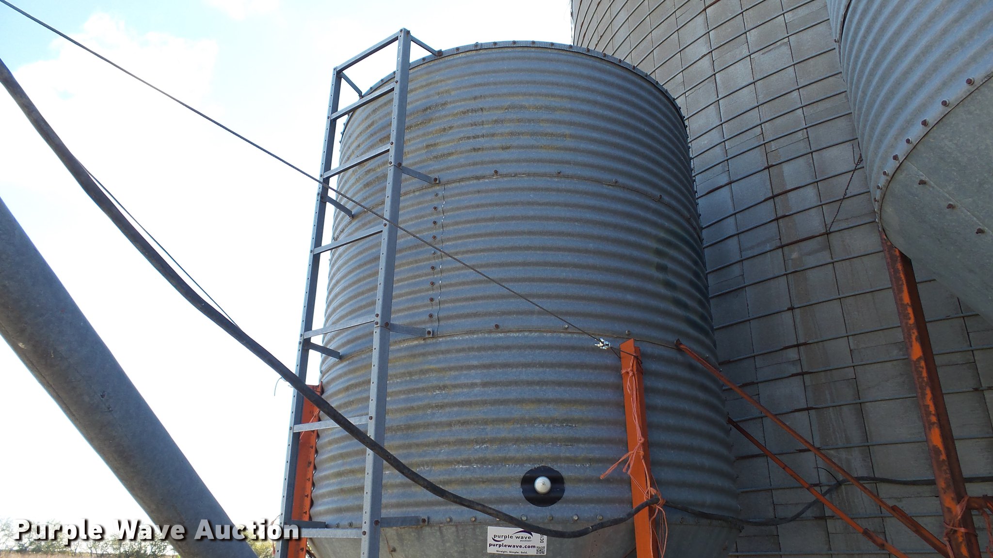 Galvanized grain storage bin in White City, KS Item DC1031 sold