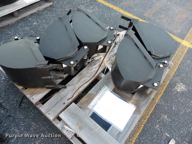 image for item G1674 (5) 10" buckets with three teeth