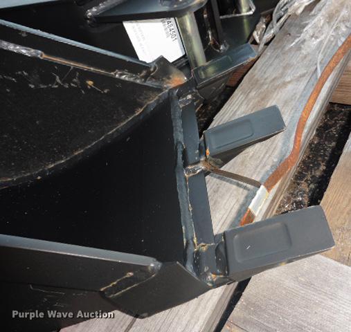 image for item G1674 (5) 10" buckets with three teeth