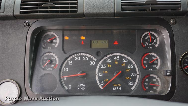 image for item DA1407 2009 Freightliner Cascadia semi truck