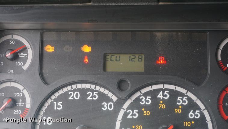 image for item DA1407 2009 Freightliner Cascadia semi truck