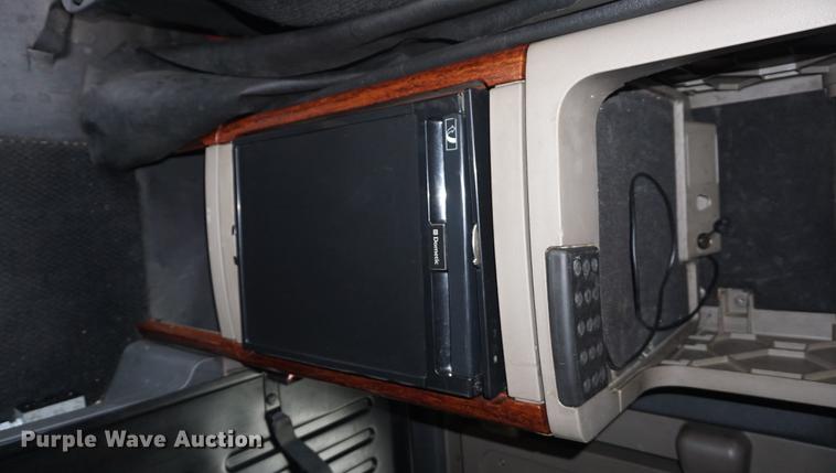 image for item DA1407 2009 Freightliner Cascadia semi truck