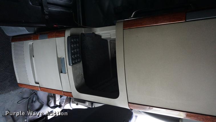 image for item DA1407 2009 Freightliner Cascadia semi truck