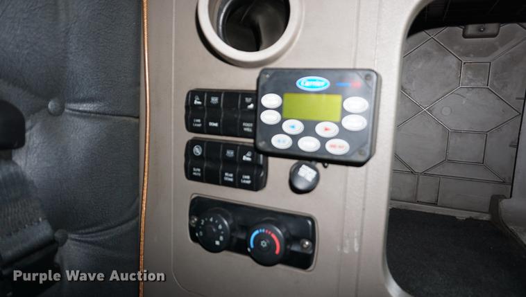 image for item DA1407 2009 Freightliner Cascadia semi truck