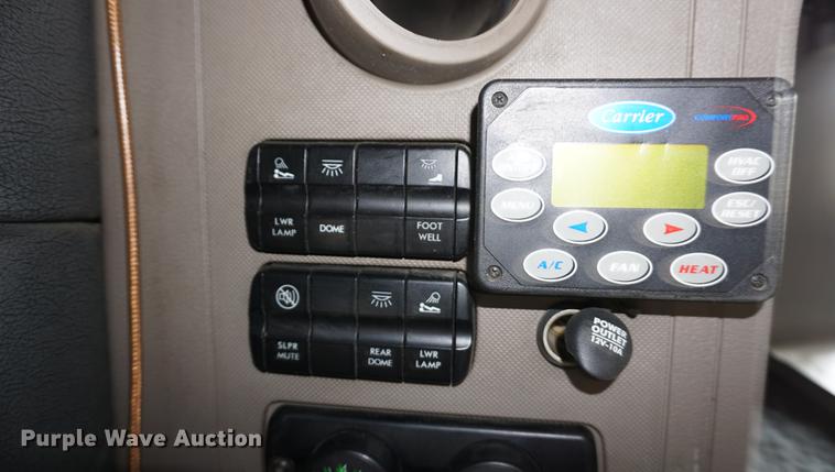 image for item DA1407 2009 Freightliner Cascadia semi truck