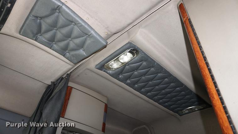 image for item DA1407 2009 Freightliner Cascadia semi truck