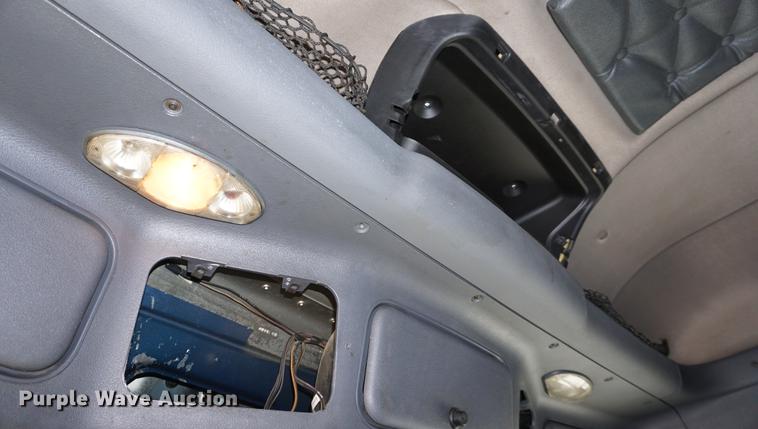 image for item DA1407 2009 Freightliner Cascadia semi truck