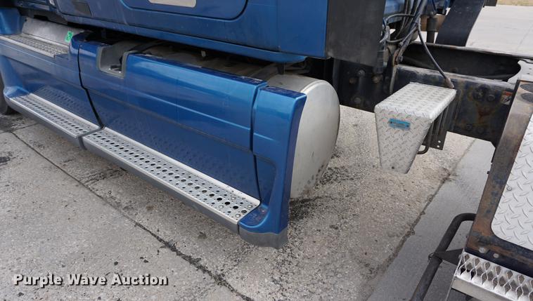 image for item DA1407 2009 Freightliner Cascadia semi truck