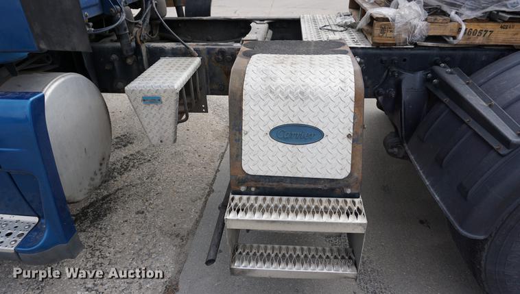 image for item DA1407 2009 Freightliner Cascadia semi truck