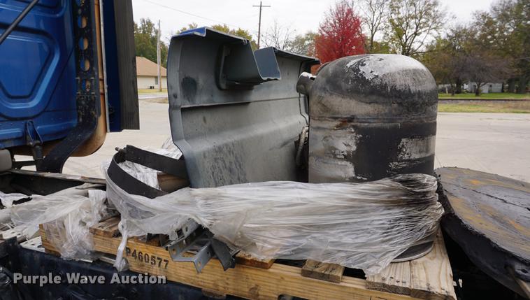 image for item DA1407 2009 Freightliner Cascadia semi truck