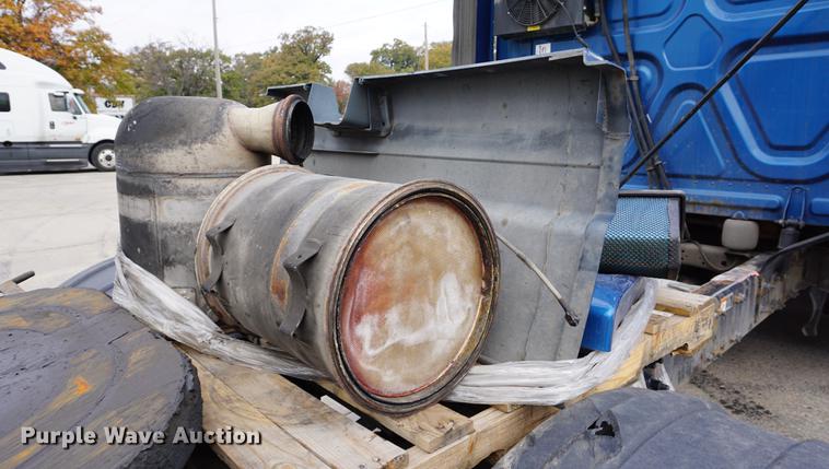 image for item DA1407 2009 Freightliner Cascadia semi truck