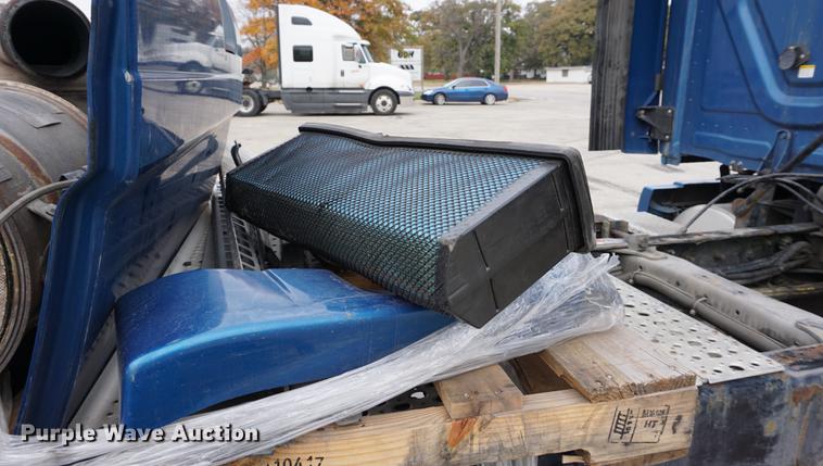 image for item DA1407 2009 Freightliner Cascadia semi truck