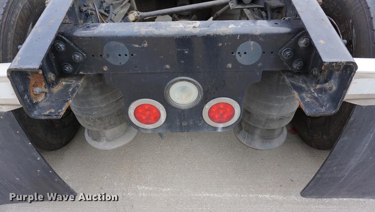 image for item DA1407 2009 Freightliner Cascadia semi truck