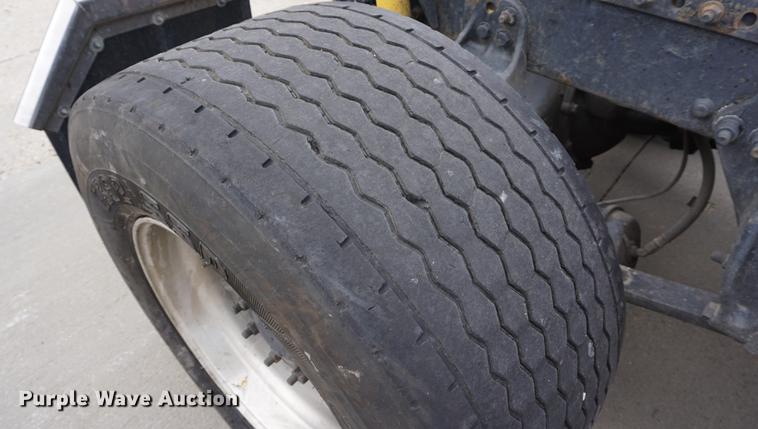 image for item DA1407 2009 Freightliner Cascadia semi truck