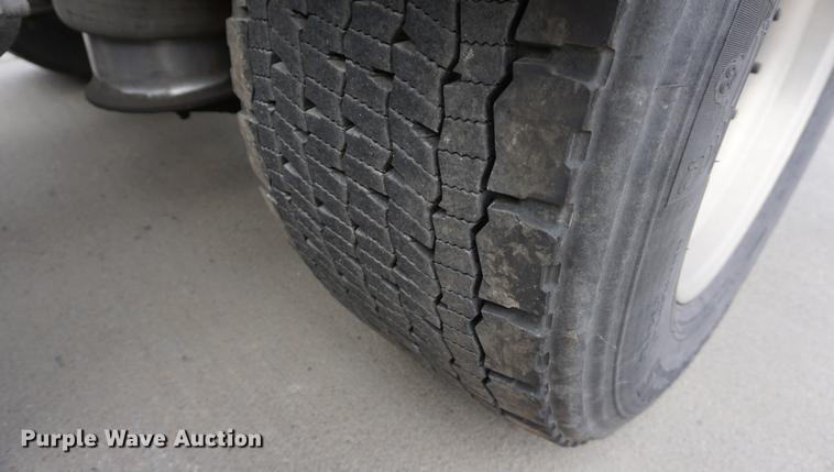 image for item DA1407 2009 Freightliner Cascadia semi truck