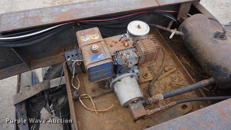 image for item DA1444 1996 Witzco Challenger RG35 lowboy equipment trailer