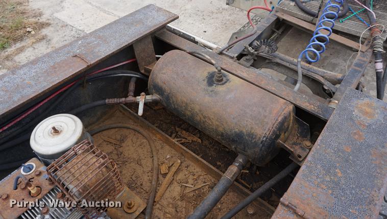 image for item DA1444 1996 Witzco Challenger RG35 lowboy equipment trailer