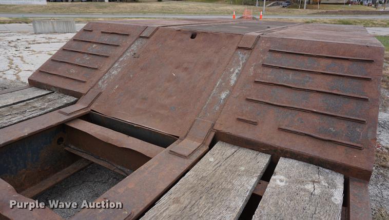 image for item DA1444 1996 Witzco Challenger RG35 lowboy equipment trailer