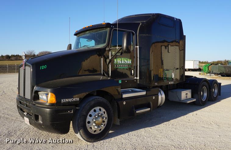 image for item DA1471 2007 Kenworth T600 semi truck
