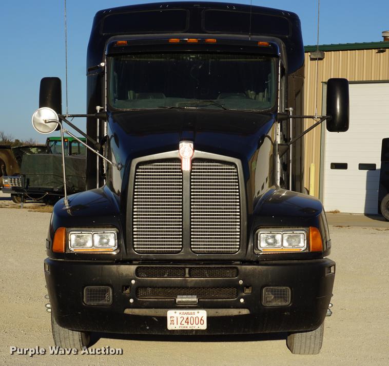 image for item DA1471 2007 Kenworth T600 semi truck