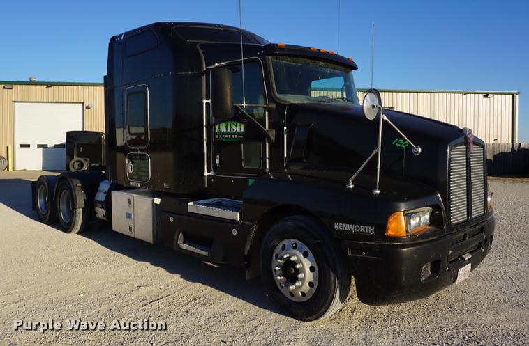 image for item DA1471 2007 Kenworth T600 semi truck
