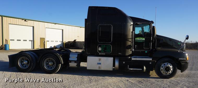 image for item DA1471 2007 Kenworth T600 semi truck