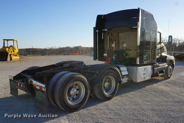 image for item DA1471 2007 Kenworth T600 semi truck