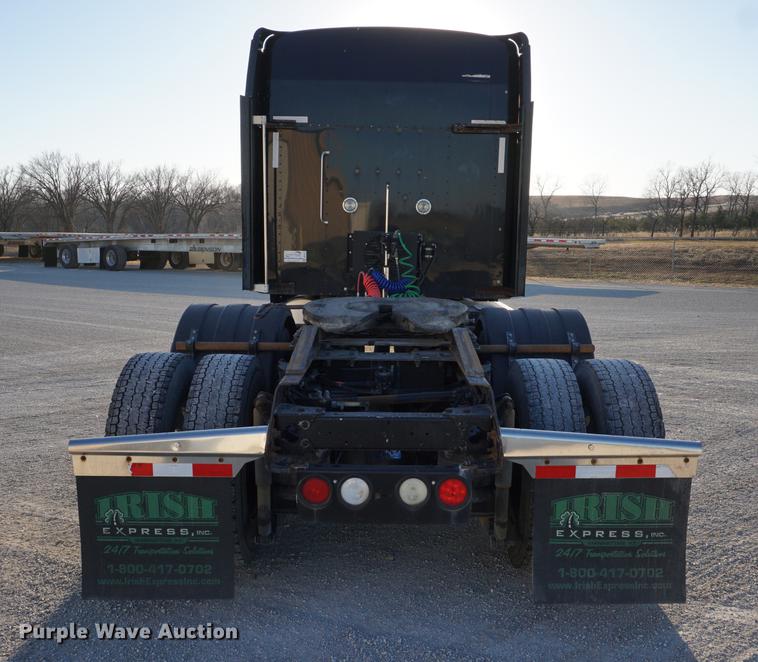 image for item DA1471 2007 Kenworth T600 semi truck