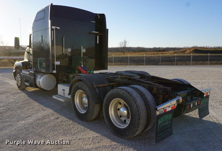 image for item DA1471 2007 Kenworth T600 semi truck