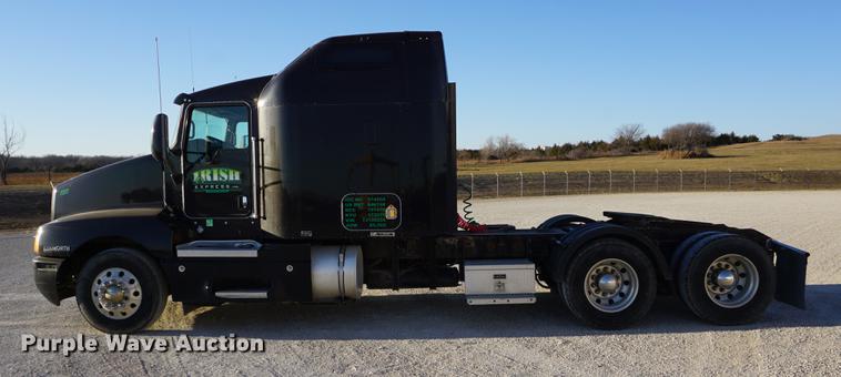 image for item DA1471 2007 Kenworth T600 semi truck